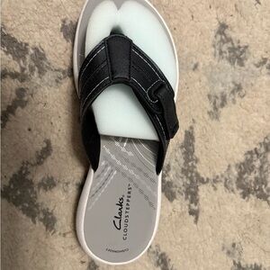 Cloudsteppers by Clarks Black and Cream Sandals